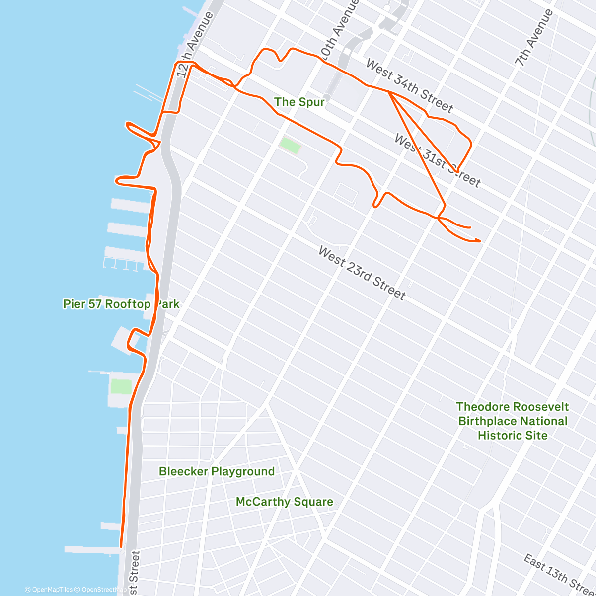 Map of the activity, 11 KM run in NYC surrounded by the city lights ⭐️❤️