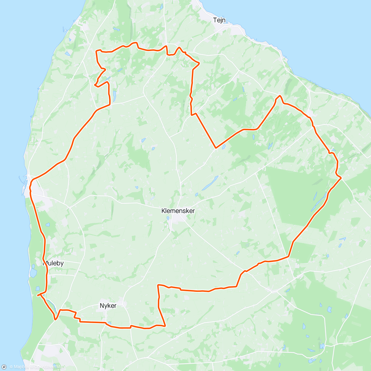 Carte de l'activité Landevej. Gæsteguidning. Rundtur mod nord - Rutsker-Olsker-Rø-Årsballe-hjem. Start og slut på Hotel Skovly.