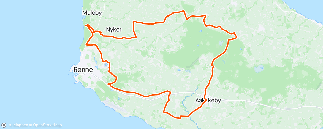 Carte de l'activité Landevej. Privat guidning af hotelgæster. Skovly-Åkirkeby-Bisonskoven-Rø Plantage-hjem. Start og slut på Hotel Skovly.